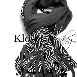 NWT Gray White Zebra Fringe Long Scarf